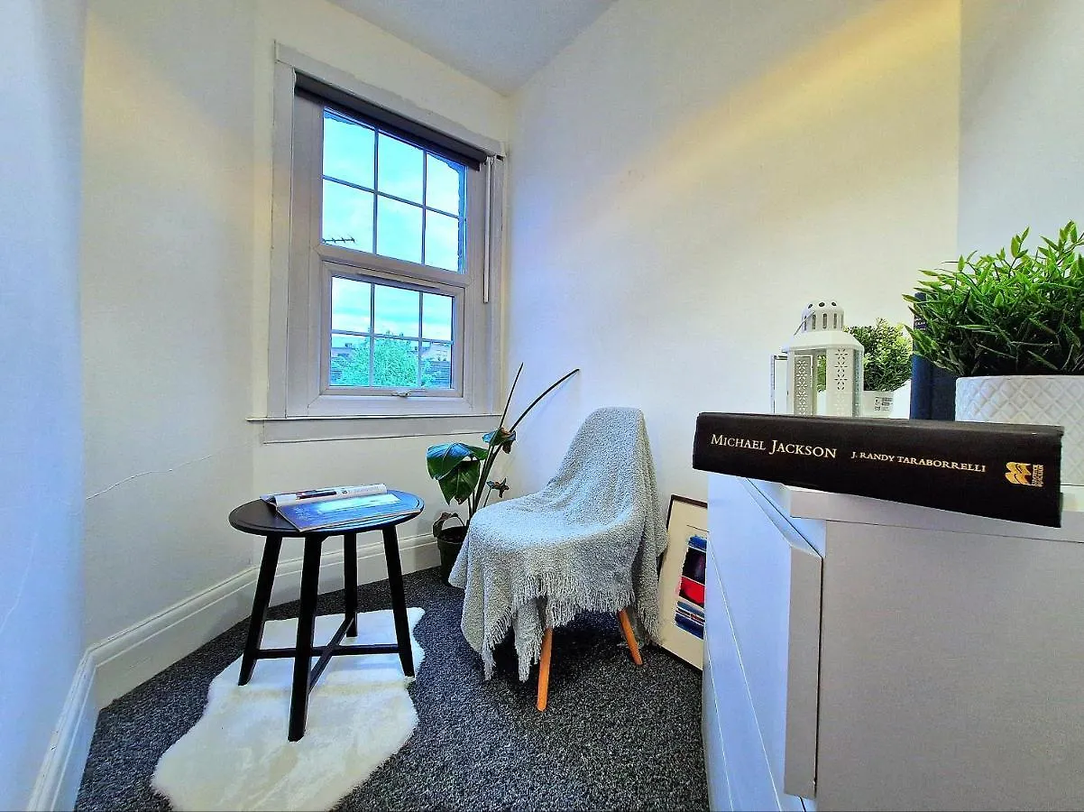 Charming Room In Central לונדון 0*,  בריטניה